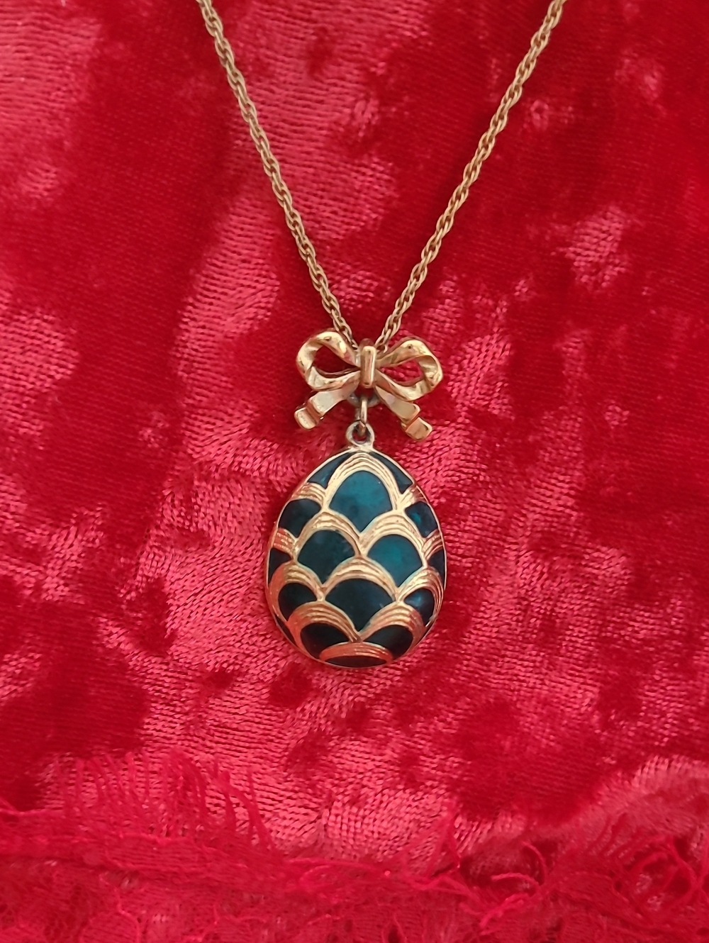 Gold Bow Pendant Necklace with Teal Enamel Cloisene Egg Charm VINTAGE AVON.
